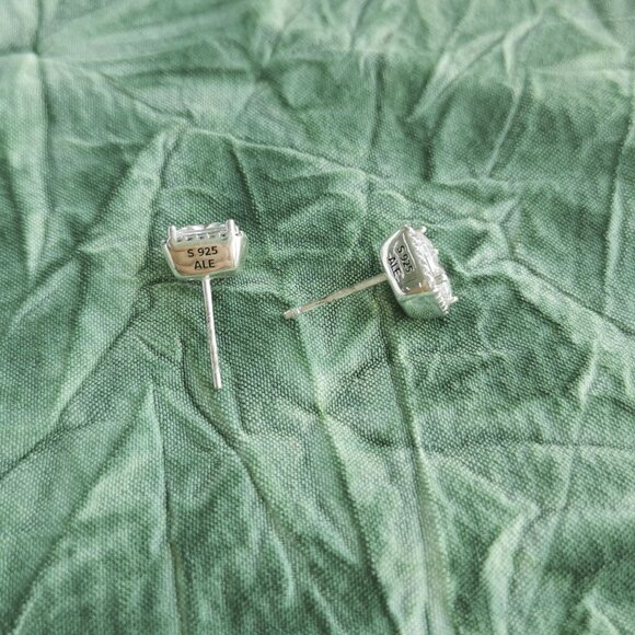 Pandora Square Sparkle Silver Clear Halo Stud Earrings 🎉 - Picture 3 of 4